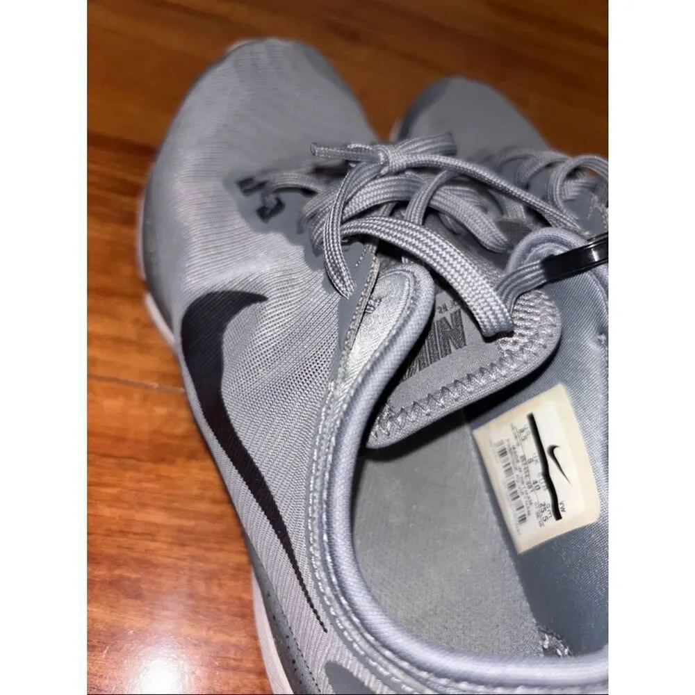 Nike women’s Light Gray Athletic Running Shoes 8.5